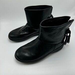 FitFlop Mukluk Shorty 2 Black Leather Sherpa Lined Womens Size 9 Tassels